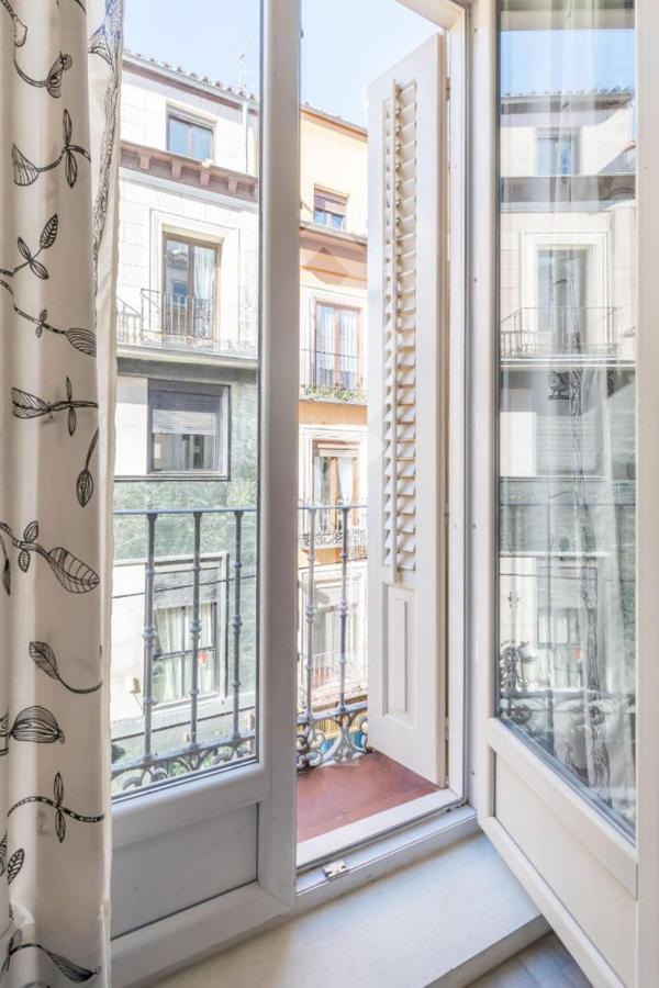 Spacious Flat Puerta Del Sol Madrid Exterior photo